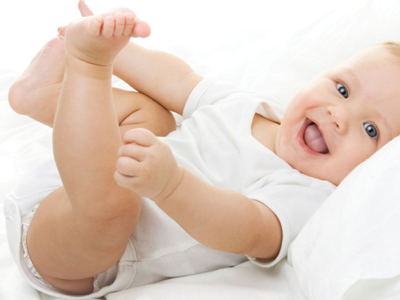 Your baby’s development – rolling & sitting