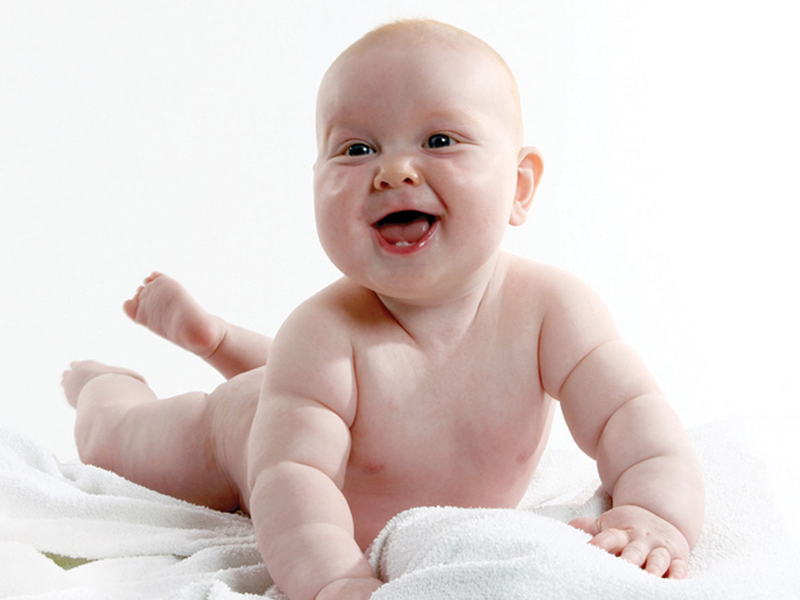 Your baby’s development – tummy time & back lying